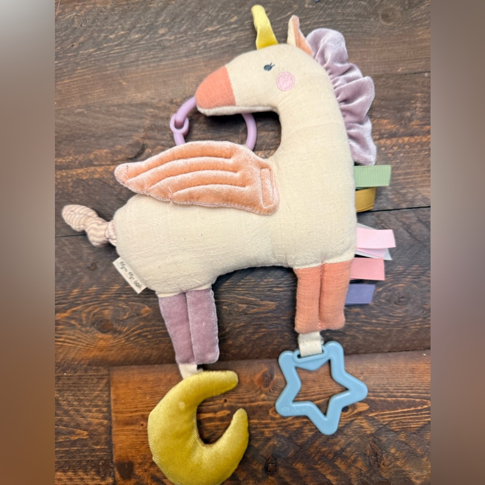 Itzy Ritzy Bitzy Bespoke Link & Love Activity Toy for Stroller Baby Car Seat